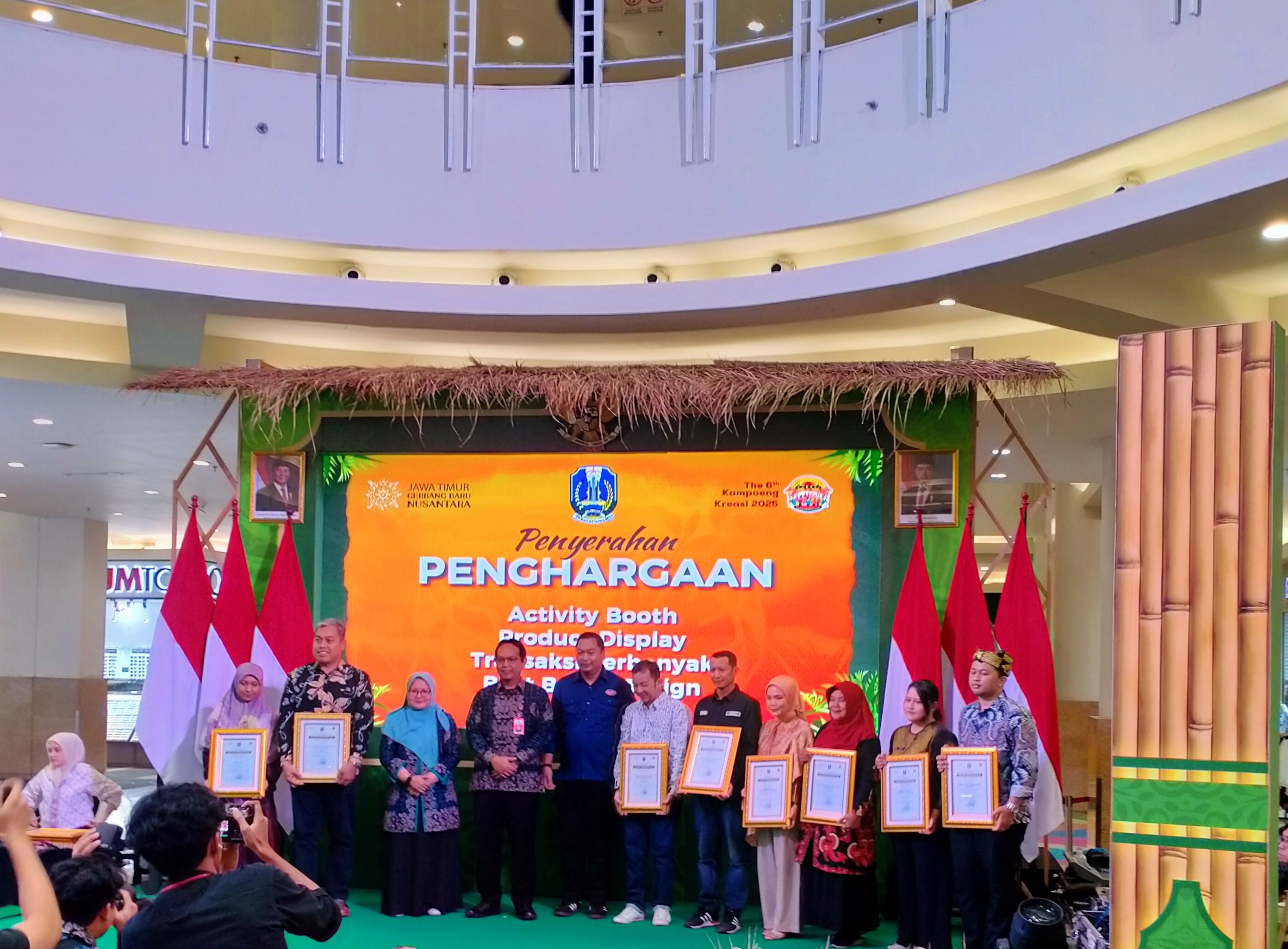 Gresik Raih Penghargaan Best Activity Booth di Pameran Kampoeng Kreasi ke-6