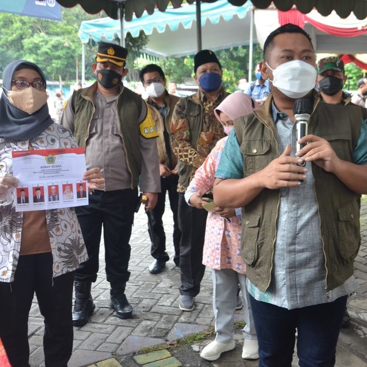 Didampingi Forkopimda, Bupati Gresik Lakukan Pemantauan Pemilihan Kepala Desa Serentak Kab. Gresik